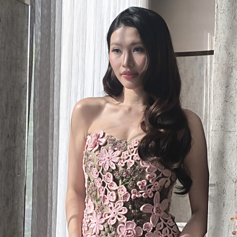 Check Outfit - Á hậu Chế Nguyễn Quỳnh Châu: Thiết kế thủ công tôn vẻ đẹp nữ tính