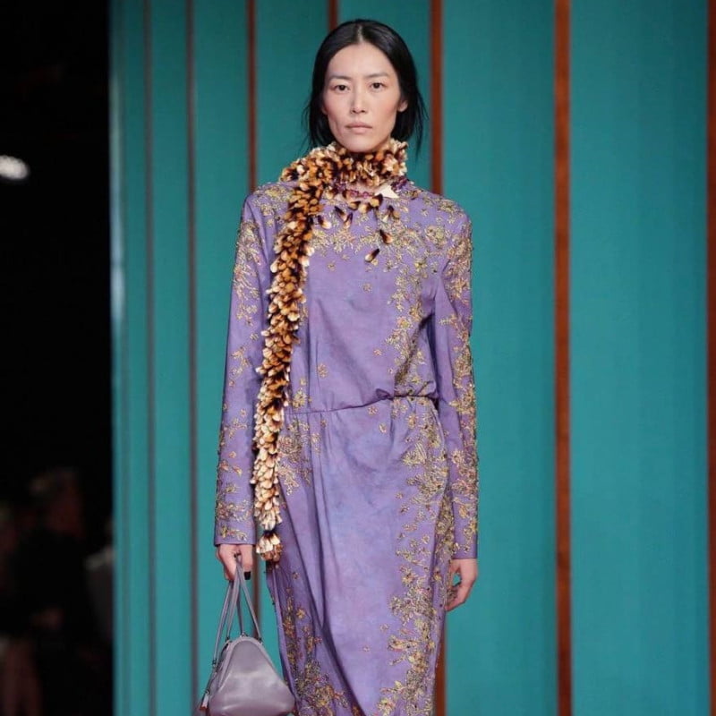 Bạn gái Tỉnh Bách Nhiên mở màn New York Fashion Week xuân hè 2027, khí chất ngời ngời
