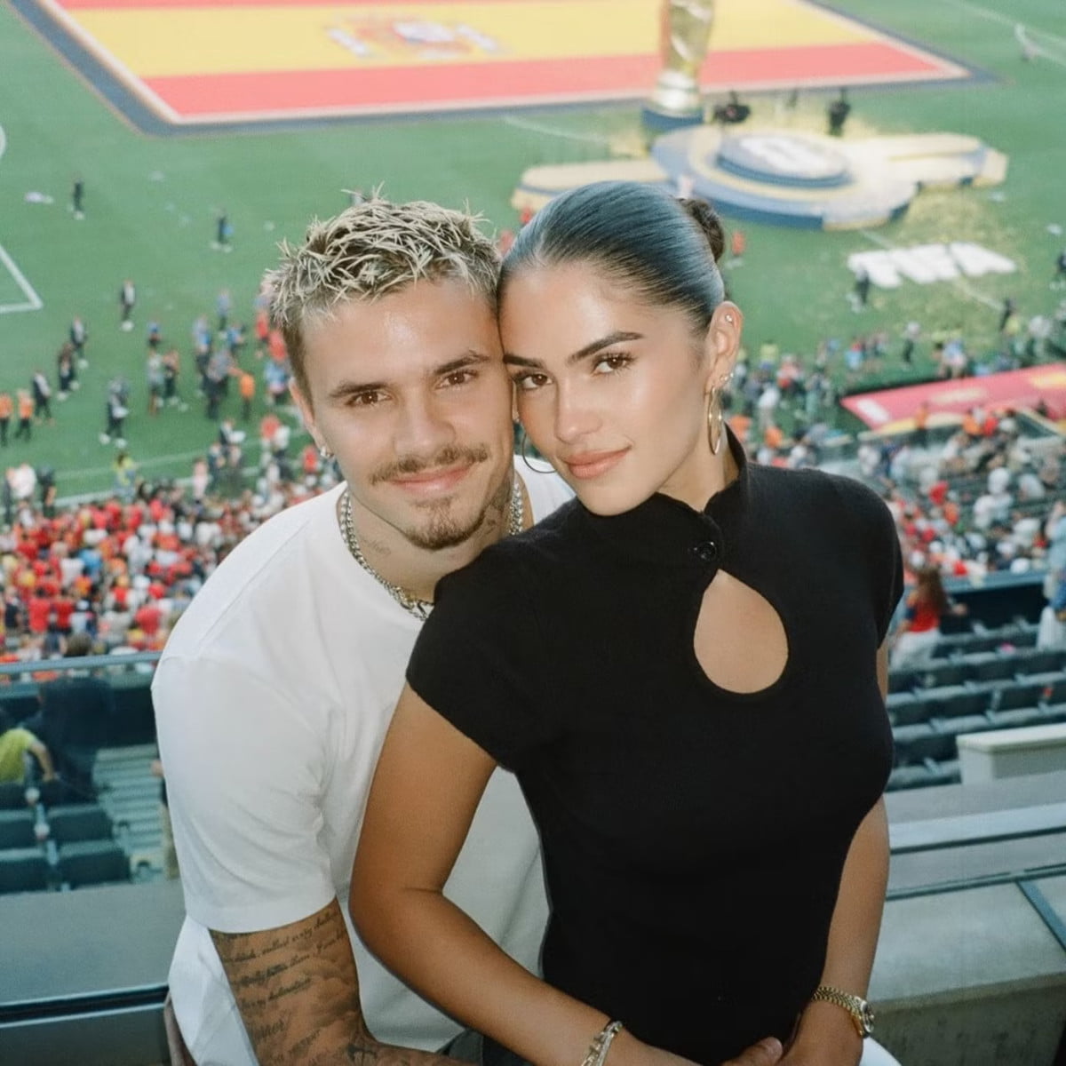 “Con dâu tương lai” nhà Beckham: Nhan sắc cuốn hút, gu thời trang gợi cảm