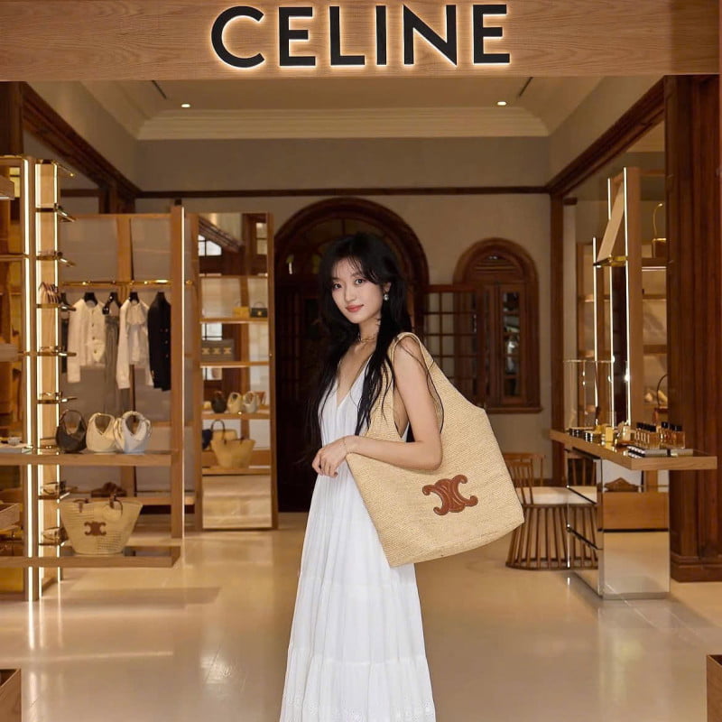 Tôn Thiên hóa “nữ hoàng CELINE” với bộ sưu tập túi xách đáng mơ ước