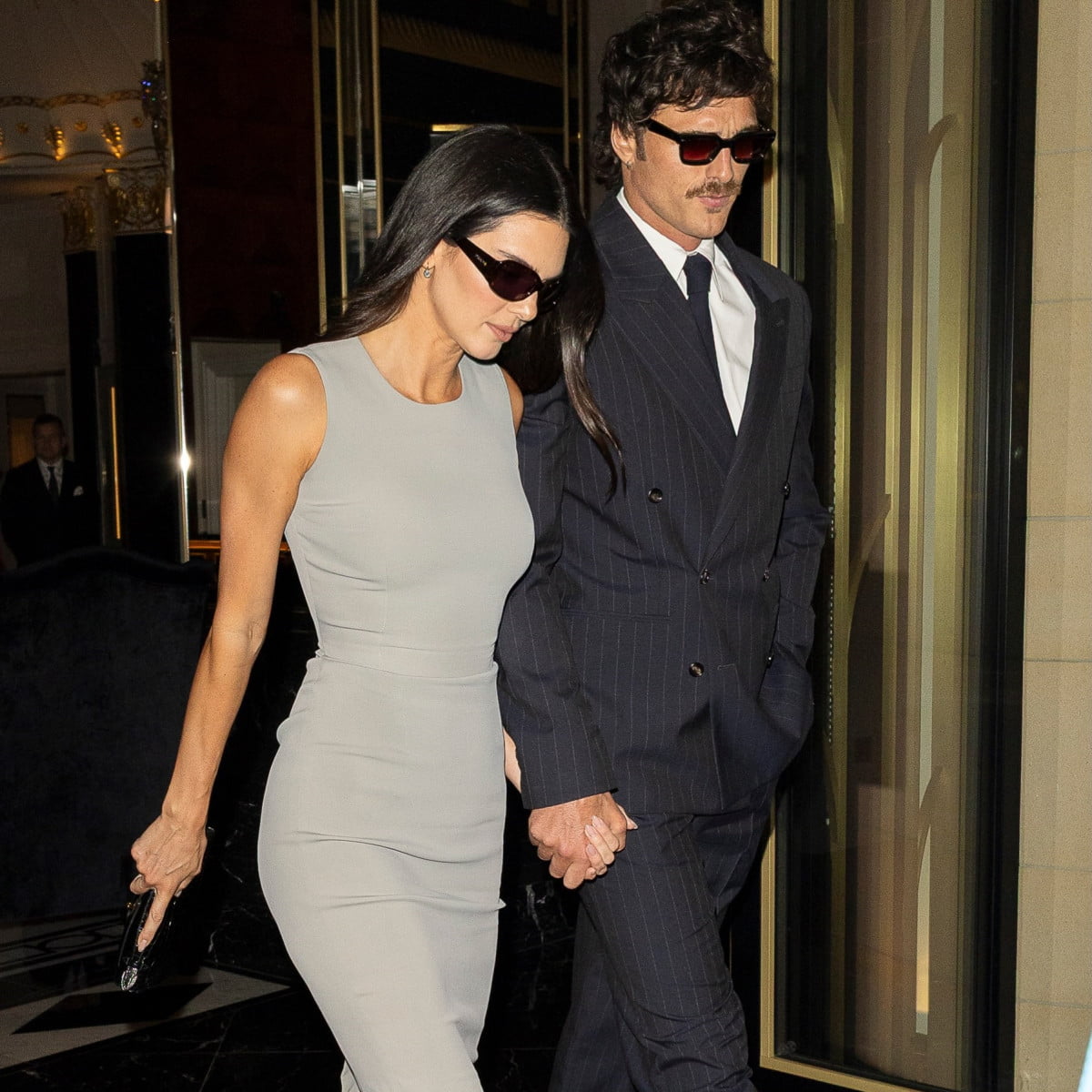 Không còn né tránh, Kendall Jenner nắm tay “chàng thơ Hollywood” giữa London
