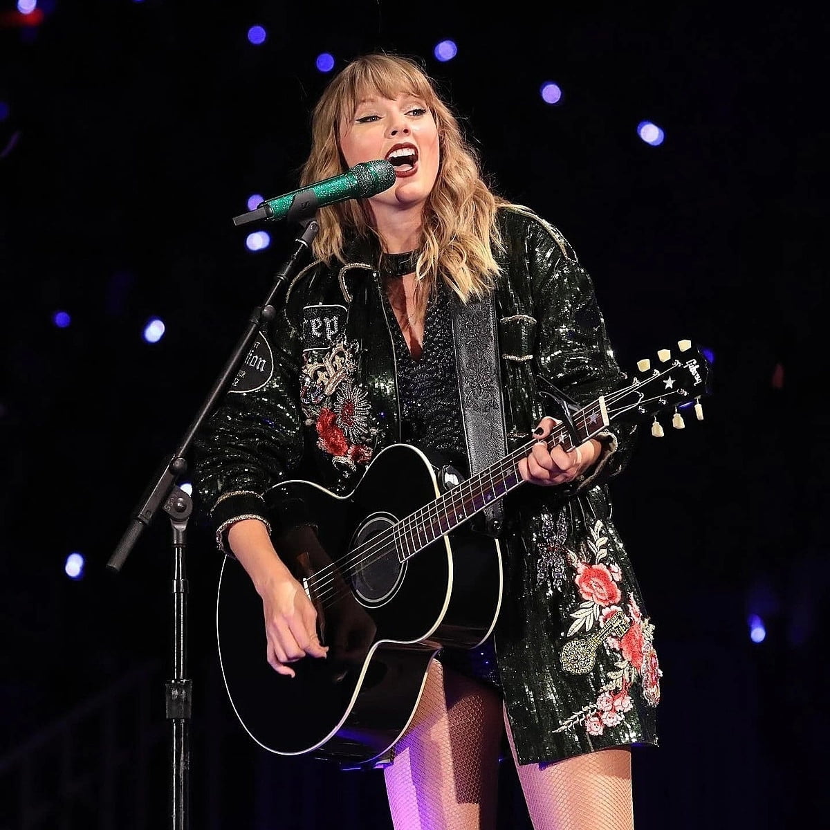 Taylor Swift chính thức vượt Maroon 5, lập kỷ lục chưa ai làm được