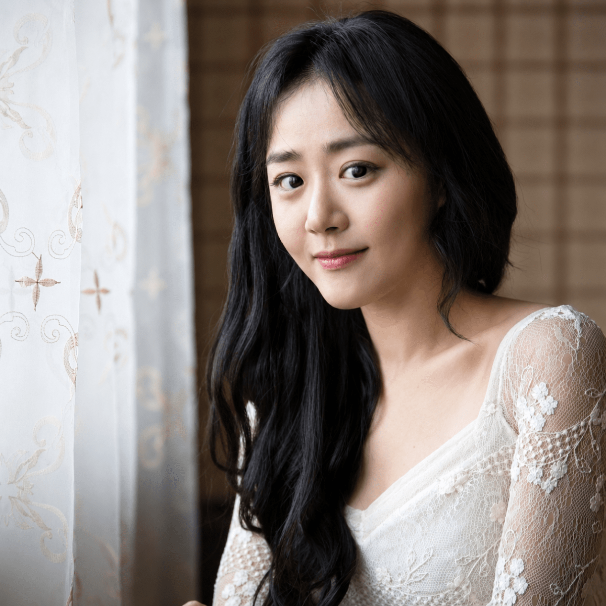 Không một tin đồn yêu đương, "em gái quốc dân" Moon Geun Young bất ngờ lên xe hoa