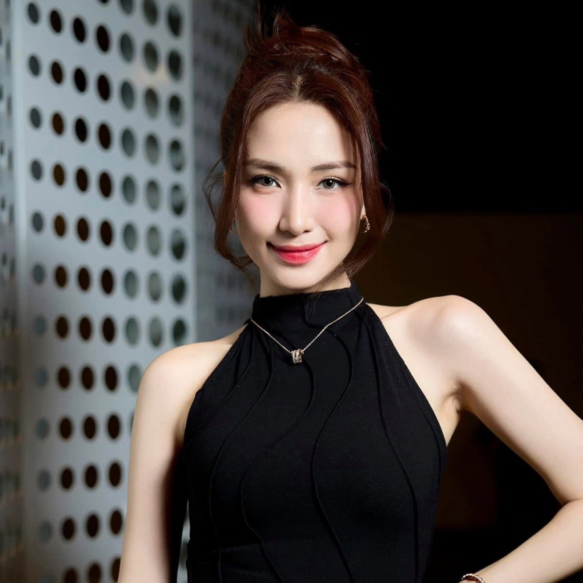 Hòa Minzy chuộng vòng cổ mini, bộ sưu tập hàng hiệu hơn 1,3 tỷ đồng