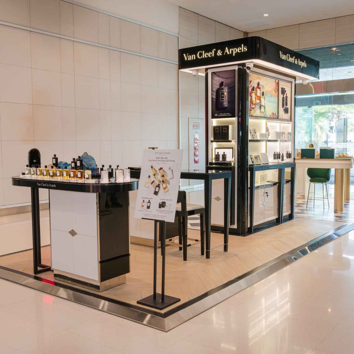 Van Cleef & Arpels mang tinh thần Paris vào Haute Parfumerie TP.HCM
