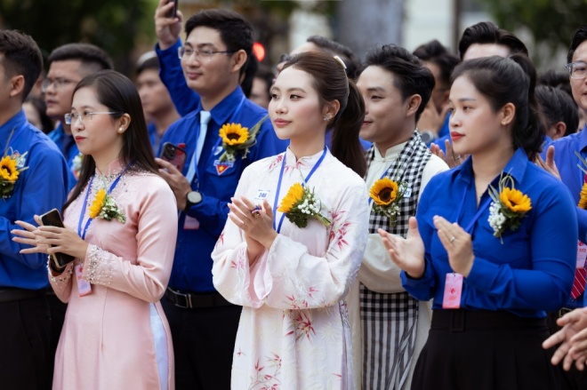 phuong-my-chibatch_Khoanh-khac-mo-man-Dai-hoi
