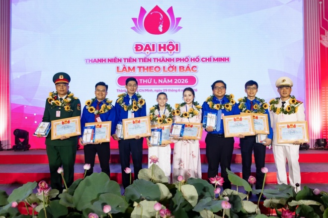 phuong-my-chibatch_Moment-nhan-giai-2