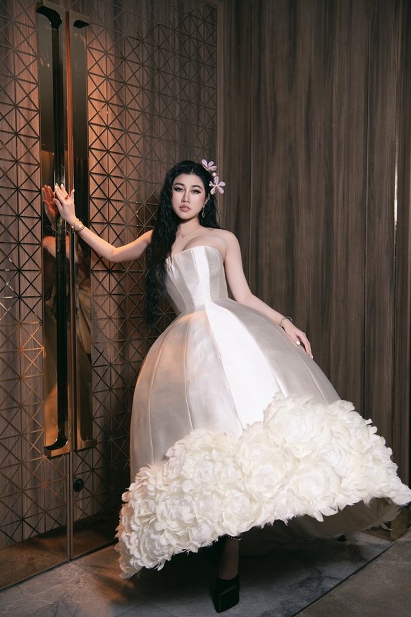emily-hong-nhung-3